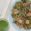 Γαρίδες stir-fry με νουντλ φαγόπυρου