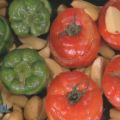 Γεμιστά με κιμά, σταφίδες και κουκουνάρι