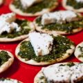 καναπεδάκια με πέστο και κατσικίσιο τυρί -[...]