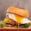 Μπέργκερ (burger) με αυγό και μπέικον