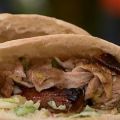 Σάντουιτς με πανσέτα και σαλάτα coleslaw