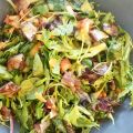 Πράσινη σαλάτα με σκουμπρί και dressing ούζου