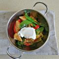 CHICKEN BREAST BITES COOKED WITH SNOW PEAS AND[...]