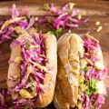Hot dogs με σάλτσα ταχίνι