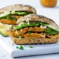 Μπέργκερ με σολομό και έτοιμη σάλτσα tikka[...]