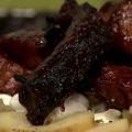 Ζουμερά παϊδάκια με bbq sauce και σαλάτα με[...]