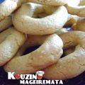 Κουλουράκια σησαμένια, με κρασάκι νηστίσιμα.