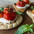 Μπρουσκέτες με ντομάτες confit και ρικότα