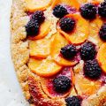 Galette με frangipane, λωτούς & βατόμουρα, και[...]