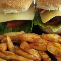 Cheeseburger με τηγανιτές πατάτες συνταγή από[...]