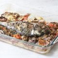 Ψάρι με μελωμένες πατάτες σε σάλτσα ντομάτας[...]