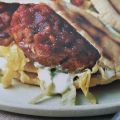 Χοιρινά burger σε αραβική πίτα