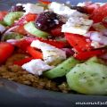 Χωριάτικη σαλάτα με κινόα