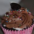 Muffins με oreo σοκολάτας και δαμάσκηνα