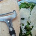 Σαλάτα ρόκα με κουκουνάρι και flakes παρμεζάνας[...]
