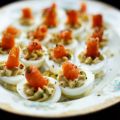 Devilled Eggs με καπνιστό σολομό