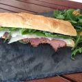 Sandwich με παστράμι και αρσενικό Νάξου