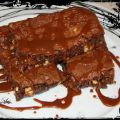 Brownies με φουντούκια και σιρόπι σοκολάτας