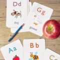 Παίζω και Μαθαίνω ! ABC.... A apple, B bee, C[...]