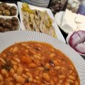 Φασολάδα λατρεμένη με τα συνοδευτικά της  !!!