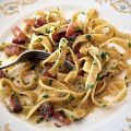 Carbonara με φρέσκες παπαρδέλες και ρόκα