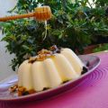 Πανακότα γιαουρτιού με μέλι και καρύδια 