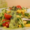 Καλαμπόκι και κολοκυθάκια σαλάτα με dressing[...]