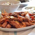 ΓΑΡΙΔΕΣ STIR-FRY ΜΕ ΠΙΠΕΡΙΕΣ ΚΑΙ ΜΑΝΙΤΑΡΙΑ