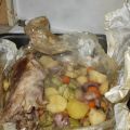 Αγριοκάτσικο στη λαδόκολλα με λαχανικά